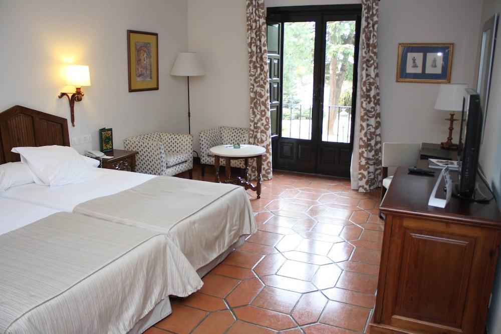Parador De Ávila Luaran gambar