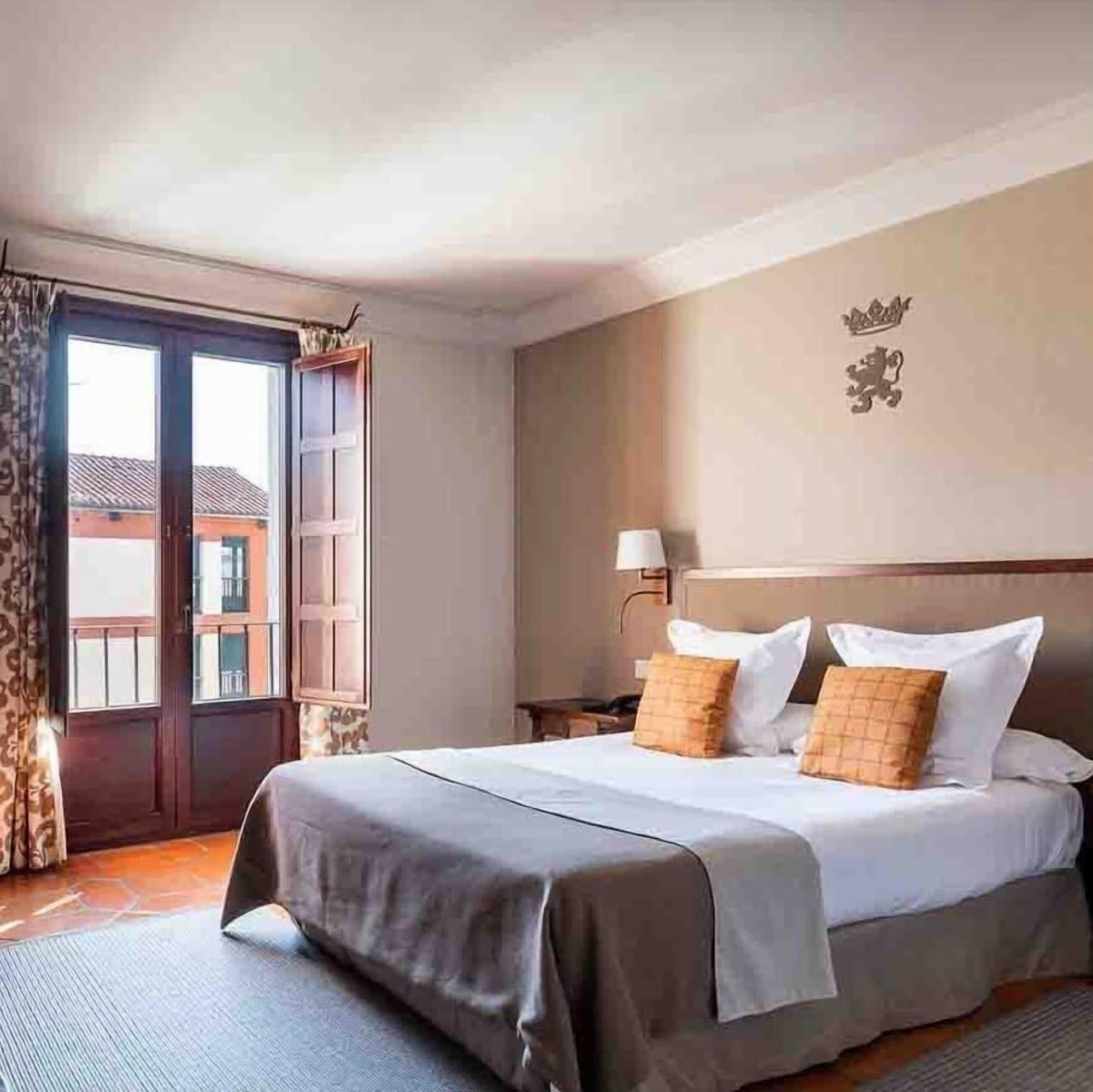 Parador De Ávila Luaran gambar