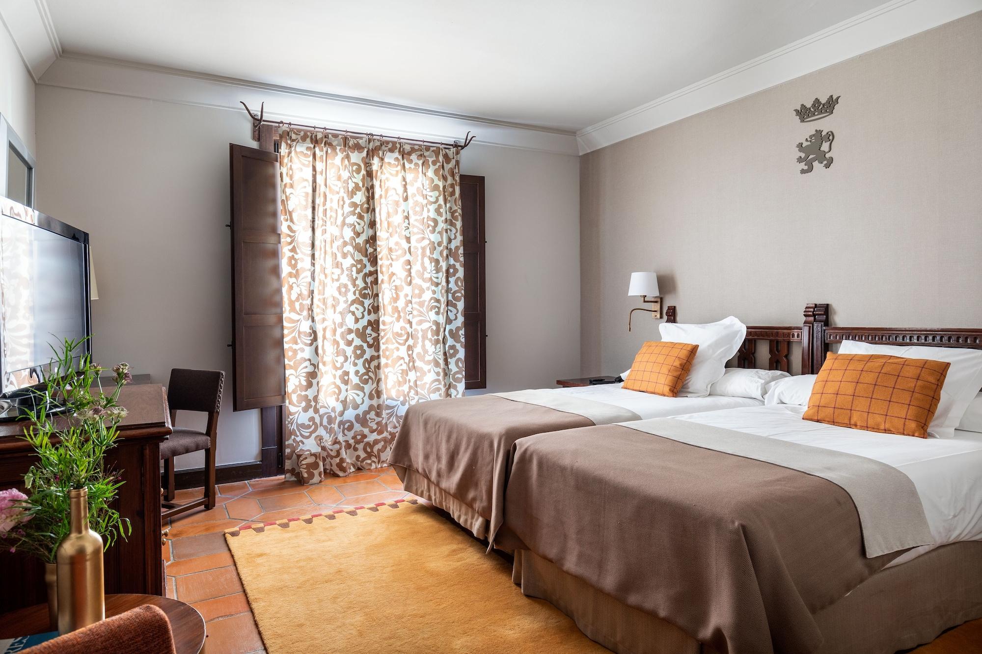 Parador De Ávila Luaran gambar