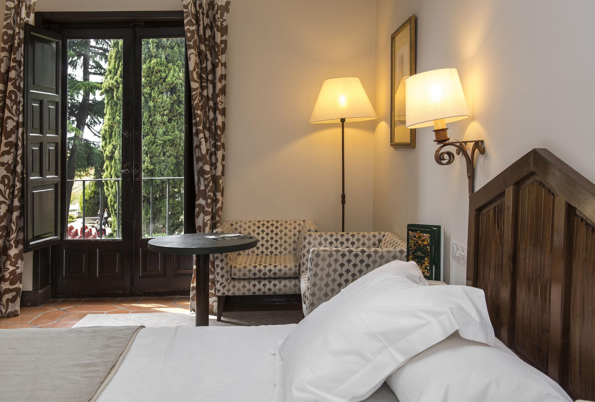 Parador De Ávila Luaran gambar