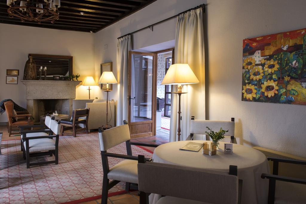 Parador De Ávila Luaran gambar