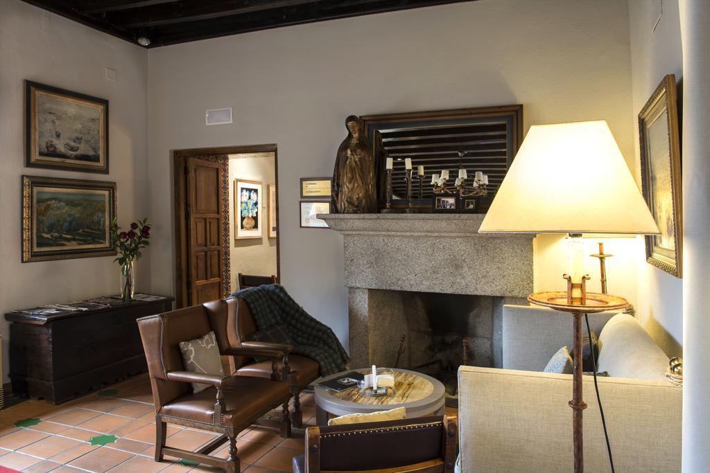 Parador De Ávila Luaran gambar