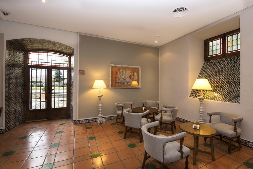 Parador De Ávila Luaran gambar