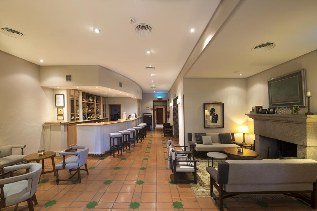 Parador De Ávila Luaran gambar