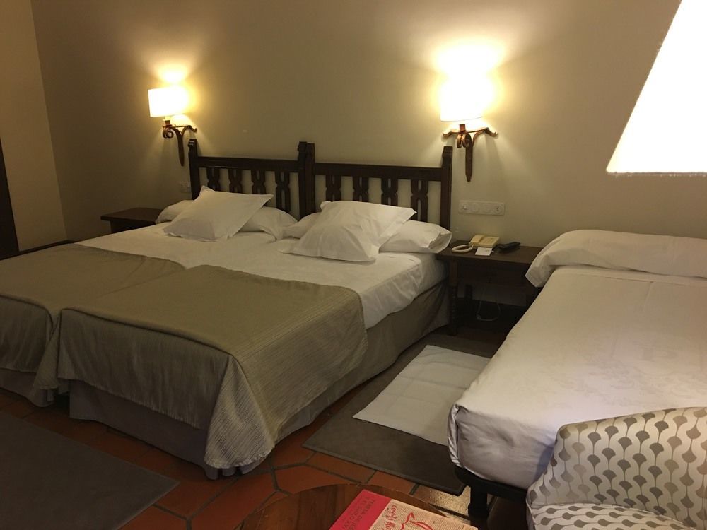 Parador De Ávila Luaran gambar