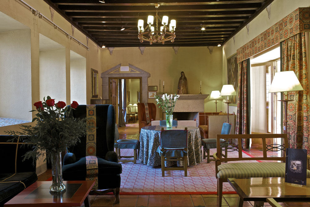 Parador De Ávila Luaran gambar